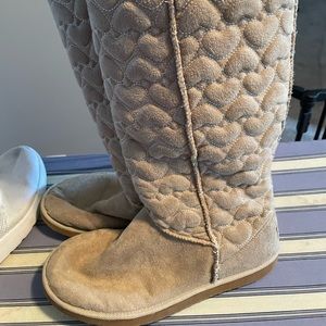 Unionbay slip on boots. Only wore a few times. Great condition